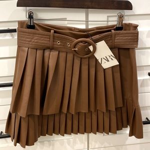 NWT- ZARA PLEATED FAUX LEATHER SKIRT   Size Large